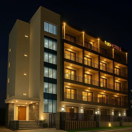 Fabhotel Satyam International Noida Exteriör bild